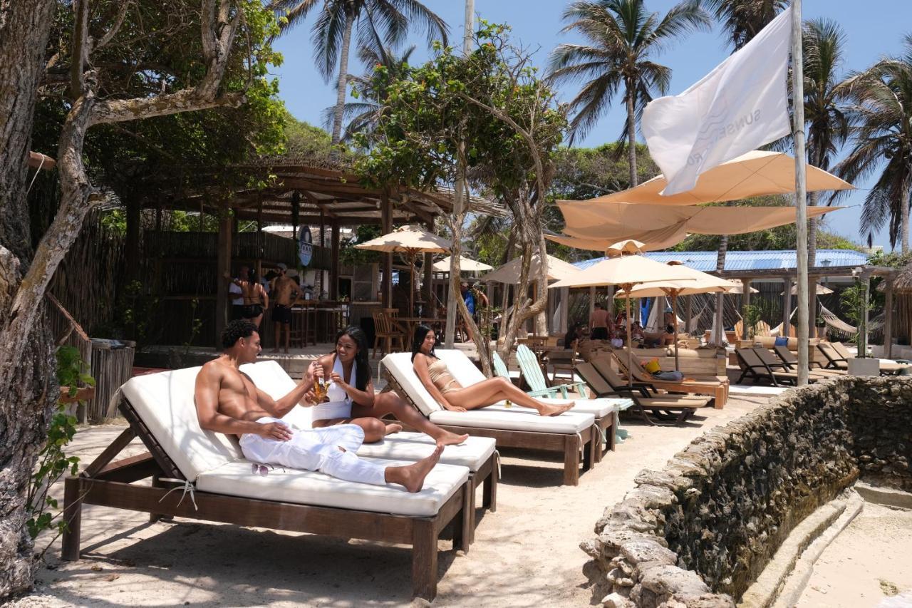 Hotel Sunsets Del Rosario Isla Grande  Exterior photo